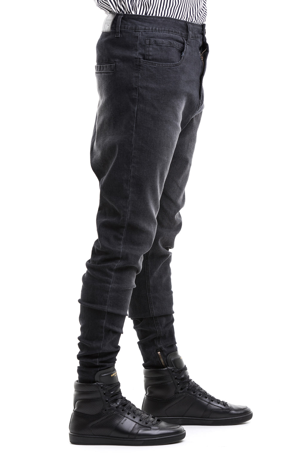 Black 12oz Jeans Made Up Of Thick Denim With Narrow Bottom - Front View
